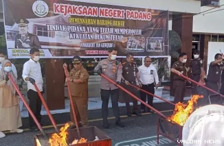 Kejaksaan Negeri (Kejari) Padang memusnahkan 4.253,57 gram atau sekitar 4,2 kilogram sabu bersama ratusan barang bukti perkara pidana yang telah berkekuatan hukum tetap (inkracht).
