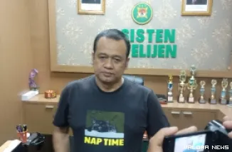 Asisten Intelijen Kejati Sumbar Agustinus Hanung Widyatmaka saat memberikan keterangan kepada wartawan.