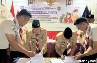 Ketua Kwarcab 0317 Pasaman Barat, Risnawanto bersama Kepala Lapas Kelas III Talu, Yongki Yulianto tanda tangani Perjanjian Kerja Sama (PKS) di Aula Lapas Kelas III Talu, Kecamatan Talamau, Selasa. (humas)