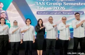Direktur Utama InJourney, Maya Watono bersama Direktur Utama IAS, Tri Andayani dan jajaran, foto bersama usai Rapat Pimpinan (Rapim) IAS Group di Jakarta, Selasa. (humas)