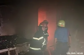 Sebuah rumah hunian di Kompleks Wisma Indah III H12, Kelurahan Parupuak Tabiang, Kecamatan Koto Tangah, Kota Padang, ludes terbakar pada Kamis sore dengan nilai kerugian ditaksir mencapai Rp500 juta.