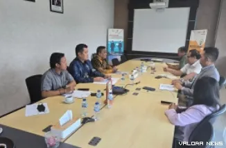 Kepala Disnakertrans Muba, Herryandi Sinulingga didampingi staf, gelar kunjungan kerja strategis ke SKK Migas Perwakilan Sumatera Bagian Selatan (Sumbagsel) di Palembang. (humas)