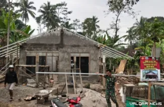 TNI Manunggal Di Desa Cukil bangun RTLH