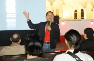 Wali Kota Batam, Amsakar Achmad, nobar bersama ribuan warga di Dataran Engku Putri, Batamcentre, Rabu (15/7/2026) dinihari. (humas)