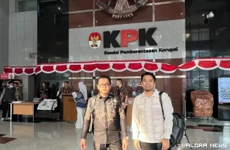 Kuasa hukum yayasan Fort De Kock  saat berada di Gedung KPK
