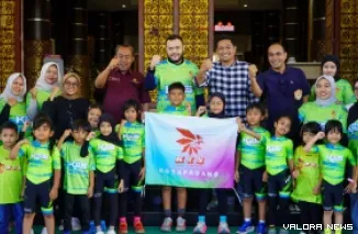 Wali Kota Padang Fadly Amran Bersama Atlet KIIS yang Akan Berlaga di Kejuaraan Sepatu Roda Tingkat Nasional Pariaman Open 2026 Piala Wali Kota Pariaman, Kamis (2/7/2026)