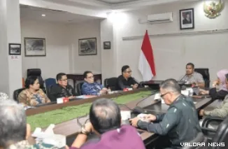 Wakil Wali Kota Sawahlunto, Jeffry Hibatullah pimpin rapat Koordinasi Pengukuran dan Penilaian Indeks Inovasi Daerah (IID) Tahun 2026 di Balai Kota Sawahlunto, Jumat. (hendra idris)