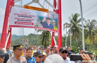 Anggota DPR RI Komisi VI Andre Rosiade (baju putih), kunker ke Jembatan Gantung Koto Rawang Kec IV Jurai, Pessel,  Sumatera Barat, Kamis 20 Agustus 2026. FOTO: tusrisep