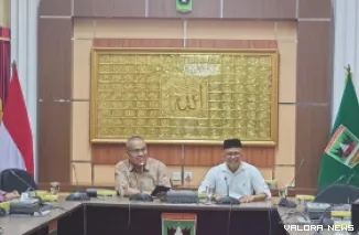 Ketua Tim Seleksi Calon Pimpinan BAZNAS Provinsi Sumbar, Arry Yuswandi memberikan katerangan pers tentang hasil seleksi administrasi di Padang, Ahad. (humas)