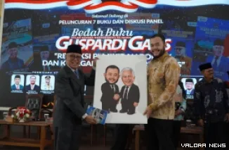 Wali Kota Padang Fadly Amran Saat Menghadiri Peringatan 70 Tahun Guspardi Gaus yang Dirangkaikan dengan Peluncuran Tujuh Buku Karya Guspardi Gaus di Auditorium Gubernur Sumatera Barat, Sabtu (1/8/2026)