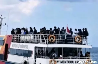 Joshua saat berangkat naik MentawaiFast menuju Kota Padang