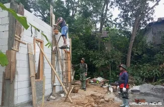 TNI manunggal bagun rumah tak layak huni di Desa Cukil Semarang