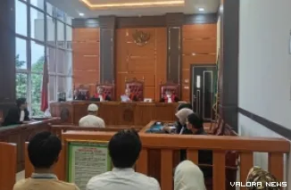 Suasana sidang dengan agenda putusan sela dengan terdakwa Yogi Gilang Arya Setia