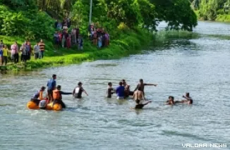 Tim SAR saat melakukan proses pencarian korban