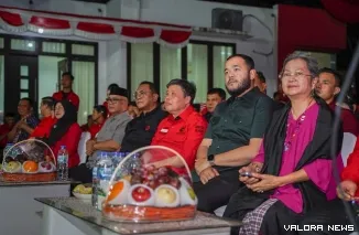 Walikota Padang Fadly Amran dengan Halida Hatta bersama Ketua PDIP Sumbar Alex Indra Luknman