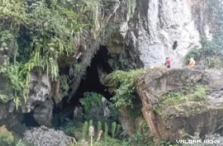 Pintu Masuk Goa Kelelawar Padayo