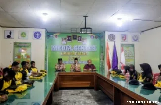 Ketua Kwarcab 0317 Pasaman Barat, Risnawanto melepas kontingen yang akan mengikuti Jambore Nasional (Jamnas) XII di Bumi Perkemahan dan Graha Wisata (Buperta) Cibubur, Jakarta Timur, tanggal 13-20 Agustus 2026, Ahad sore.