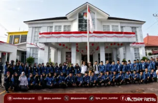 KPU Sumbar Peringati  HUT RI ke 81 di halaman kantor KPU Sumbar, Senin 17/8