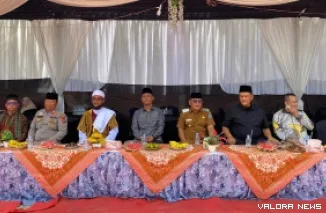Bupati Pasbar, Yulianto bersama M Ihpan (Wabup), Dirwansyah (Ketua DPRD Pasbar), Pimpinan Perguruan Darul Yamani Buya Sirril Masri dan lainnya, pada acara Baralek Batagak Kudo-Kudo, Senin. (robi irwan)