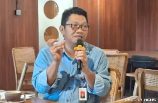 Kepala OJK Sumatera Barat, Roni Nazra pada agenda afternoon tea bersama awak media di Padang, Jumat.