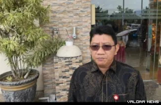 Kepala OJK Sumbar Roni Nazra (VR)