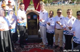 Wali Kota Padang Fadly Amran Bersama Wali Kota Hildesheim, Jerman, Ingo Meyer, meresmikan Jembatan Hildesheim di kawasan Batang Arau, Jumat (7/8/2026)
