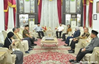 Gubernur Sumatera Barat, Mahyeldi menerima kunjungan Tim Penilai Indonesia Muslim Travel Index (IMTI) 2026 di Istana Gubernuran, Kamis (27/8/2026). (humas)