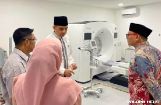 Anggota Komisi IX DPR RI, Ade Rizki Pratama meninjau ruang CT Scan RSUD Pasaman Barat dalam agenda reses daerah pemilihan, Jumat. (robi irwan)
