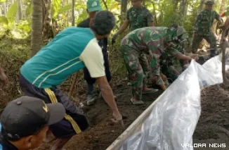TNI dan warga gotong royong melalui TMMD Manunggal di Semarang