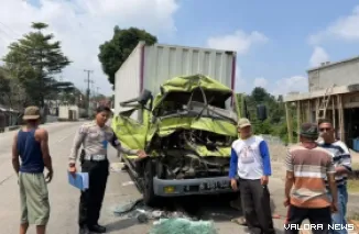 Polisi saat melakukan olah TKP