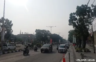 Kondisi Jalan Khatib Sulaiman yang terdampak udara berkabut di Kota Padang