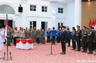 Wali Kota Bukittinggi, Ramlan Nurmatias kukuhkan 54 orang Paskibraka HUT RI ke-81 di Balairung Rumah Dinas Wako, Sabtu. (hamriadi)