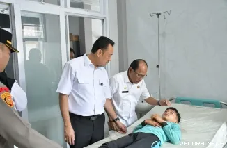 Kepala Dinkes Agam, dr. H. Hendri Rusdian, M.Kes turun langsung cek siswa keracunan MBG di Palupuah, Agam, Sumatera Barat