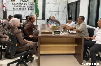 Bupati Pasaman Barat, Yulianto bersama Wakil Bupati M. Ihpan bertandang ke Kantor Kejaksaan Negeri (Kejari) Pasaman Barat, Rabu. (humas)