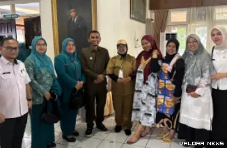 Wawako Padang Panjang, Allex Saputra menghadiri perlombaan yang diikuti kader PKK Padang Panjang pada Wirakarya Jambore Kader PKK Berprestasi XXII Tingkat Provinsi Sumatera Barat, Rabu. (humas)