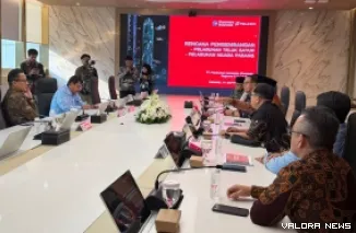 Gubernur Sumbar, Mahyeldi dan jajaran, temui COO Danantara, Dony Oskaria di Wisma Danantara, Jakarta, Kamis. (humas)