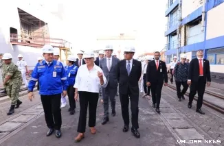 Kunjungan Wakil Menteri Pertahanan Republik Indonesia (Wamenhan RI) Donny Ermawan Taufanto bersama Menteri Angkatan Bersenjata dan Veteran Republik Prancis H.E. Mrs. Catherine Vautrin ke PT PAL, Surabaya, Jawa Timur, Kami (Dok. Biro Infohan Setjen Kemhan)