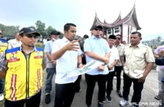 Tinjauan langsung Wali Kota Solok Ramadhani Kirana Putra bersama Anggota DPR RI Andre Rosiade, Kepala Balai Jalan Nasional Andi beserta jajaran dan Pejabat Pembuat Komitmen (PPK)