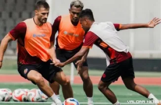 Kapten Semen Padang FC Safrudin Tahar bahkan meminta rekan-rekannya tampil lebih dari 100 persen demi melanjutkan hasil positif yang diraih pada pertandingan perdana.