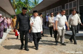 Wakil Wali Kota Padang Maigus Nasir Mendampingi Ketua Komisi X DPR RI Mengunjungi Sekolah Terdampak Bencana Hidrometeorologi, Jumat (4/9/2026)