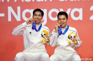 Indonesia menambah koleksi medali emas menjadi tiga pada Asian Games Aichi-Nagoya 2026 setelah pasangan ganda putra Leo Rolly Carnando/Daniel Marthin menundukkan wakil China Liang Weikeng/Wang Chang di partai final.