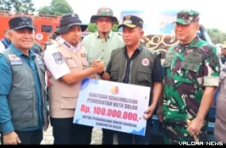 Pemerintah Kota Solok mengerahkan bantuan dana, relawan, personel, hingga sejumlah kendaraan operasional untuk membantu penanganan bencana galodo yang melanda Arosuka, Kabupaten Solok.