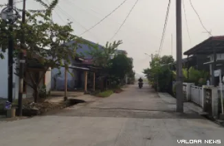 Kabut asap memperpendek jarak pandang warga di Kota Padang, Ahad pagi ini. Dalam kondisi cuaca cerah, akan terlihat gugusan Bukit Barasan di kejauhan dari gambar ini.  (mangindo kayo)