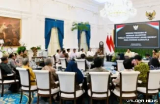 Presiden Prabowo Subianto memimpin diskusi bersama sejumlah akademisi dari berbagai lembaga riset dan perguruan tinggi yang digelar di Istana Merdeka, Jakarta, pada Kamis, 24 September 2026. (Dok. BPMI Setpres/Laily Rachev)