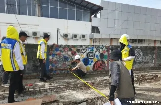 Dinas Pekerjaan Umum dan Penataan Ruang (PUPR) Kota Solok memperketat pemantauan pembangunan Pasar Kuliner di Jalan Cengkeh untuk memastikan pekerjaan berjalan sesuai perencanaan dan spesifikasi teknis.