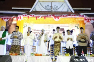 Wali Kota Batam, Amsakar Achmad dan jajaran serta Forkopimda, hadiri Belakang Padang Bershalawat Jilid 2 di Lapangan Indra Sakti, Kecamatan Belakang Padang, Sabtu (5/9/2026) malam. (humas)
