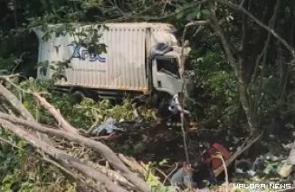 Truk yang masuk ke Jurang Bukit Berbunga Silaing Bawah