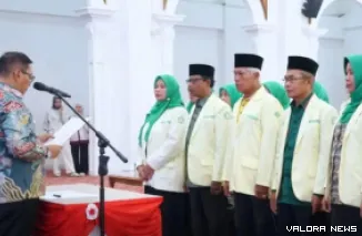 Wako Bukittinggi, Ramlan Nurmatias melantik pengurus Ikatan Pekerja Sosial Masyarakat (IPSM) Bukittinggi masa bakti 2026-2031 di Balairung Rumah Dinas Wako, Jumat (11/9/2026). (hamriadi)