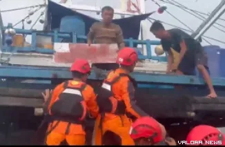 Sebanyak 10 awak kapal bagan KM Jamcha 01 dipastikan selamat setelah kapal penangkap ikan tersebut kandas di karang dan mengalami kebocoran pada enam titik di perairan sekitar Pulau Malilimok, Kecamatan Siberut Barat Daya, Kabupaten Kepulauan Mentawai.