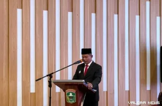 Bupati Solok, Jon Firman Pandu, melantik 45 pejabat eselon II, III, dan IV serta 58 kepala sekolah tingkat SD dan SMP di lingkungan Pemerintah Kabupaten Solok, Sabtu.